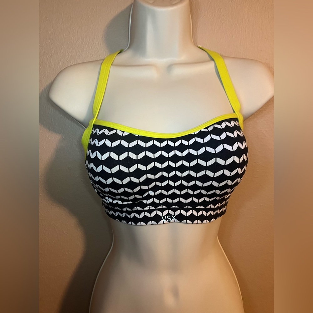 2 Victoria’s Secret sports bras